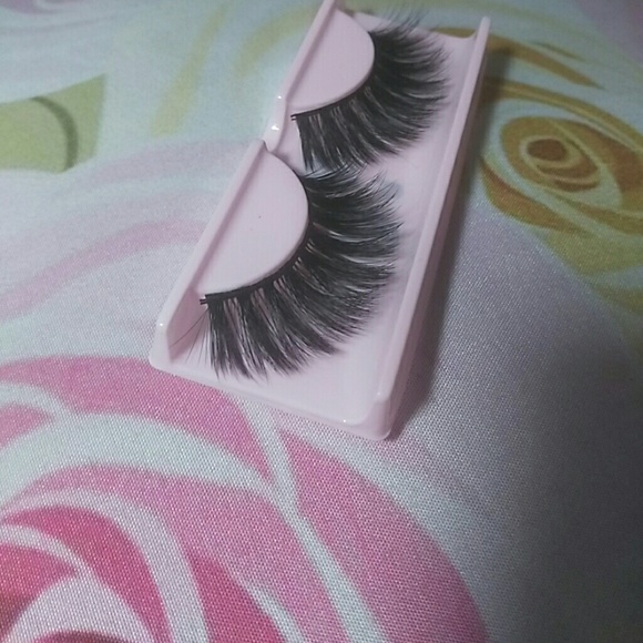*IN STOCK* C14 Bad Gal Lashes by Lash Levels - Picture 3 of 4